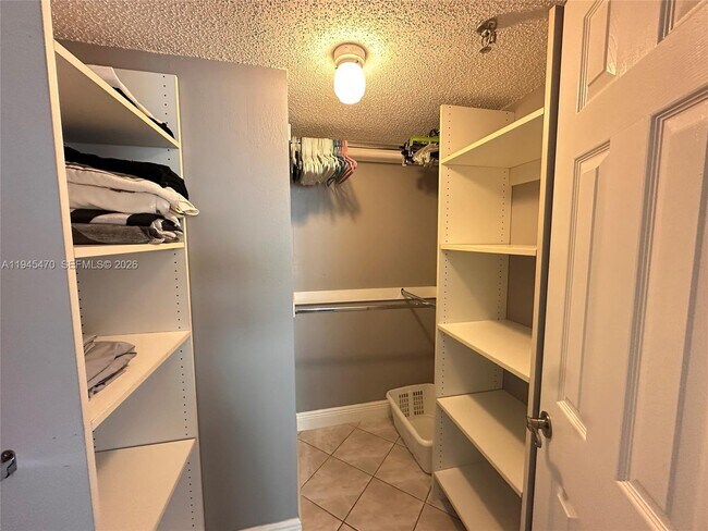 Building Photo - 250 181 Dr