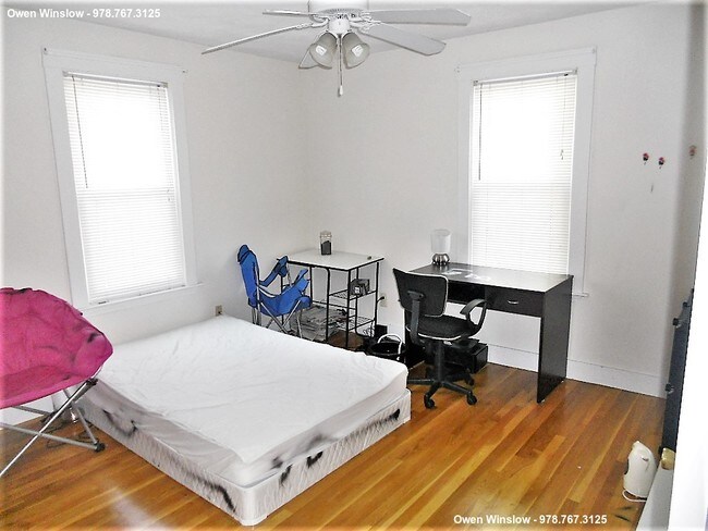 Building Photo - 11 Larose Pl