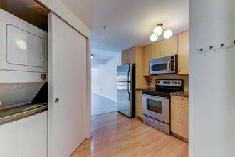 Building Photo - 103 Bellevue Ave E