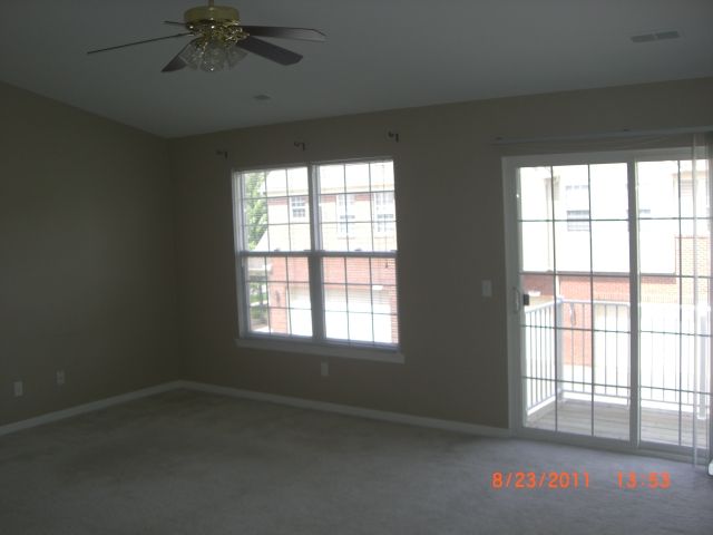 Building Photo - 43330 Pendleton Cir