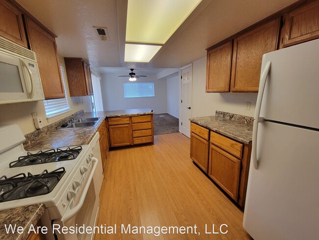 Building Photo - 4 br, 2.5 bath House - 3227 Kyle Loop