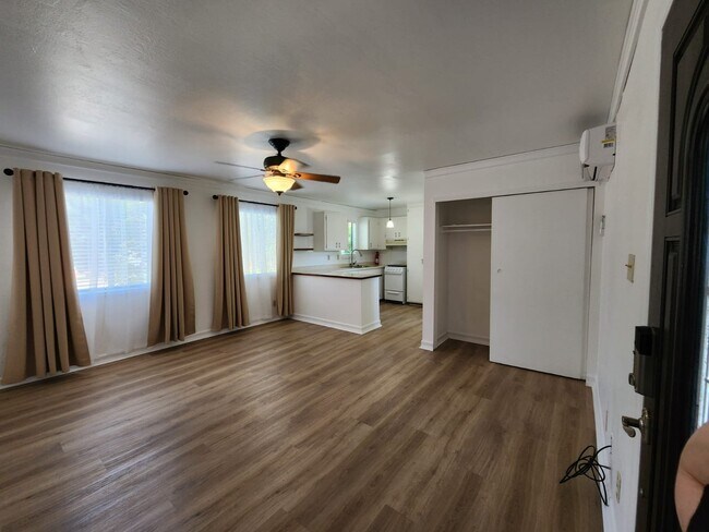 Foto del edificio - 5272 Concord Blvd