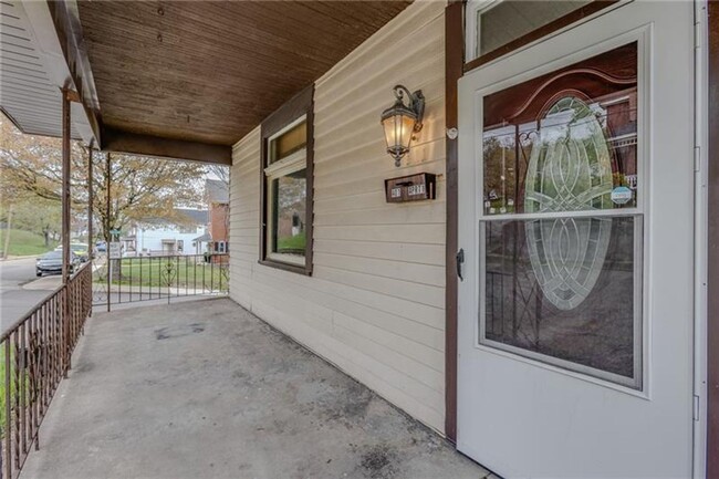 Building Photo - Available NOW 2 Bedroom and 3 Bedroom in T...