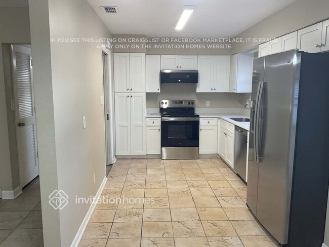 Foto del edificio - 5609 Sandalwood Dr