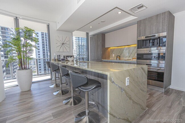 Foto del edificio - 900 S Miami Ave