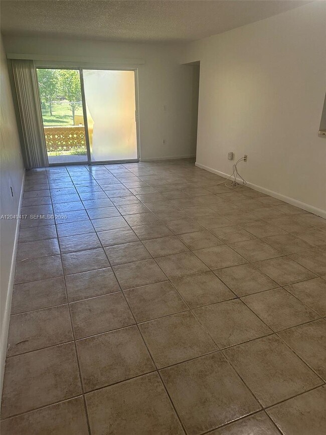 Foto del edificio - 9741 Fontainebleau Blvd