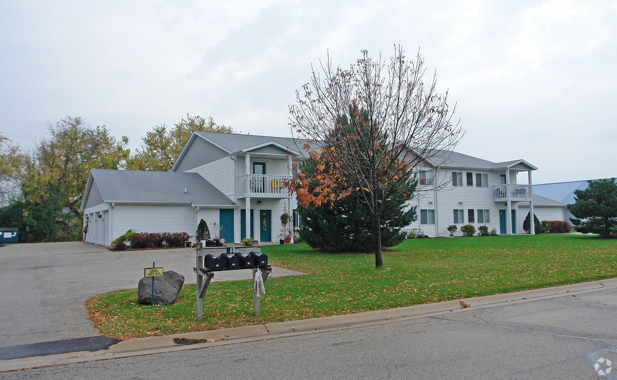310 5th St, Waterford, WI 53185 Apartments in Waterford, WI