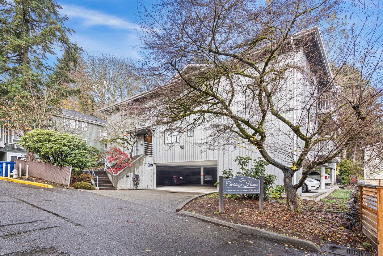 Primary Photo - The Carriage House