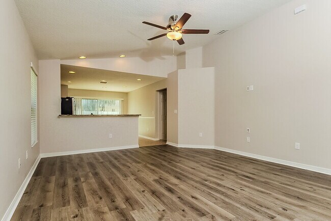 Building Photo - 10323 Holland Rd
