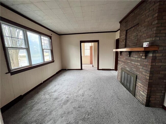 Building Photo - 333 Brown St