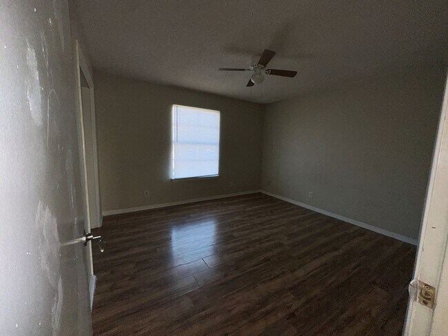 Building Photo - 1002 Eastside Dr