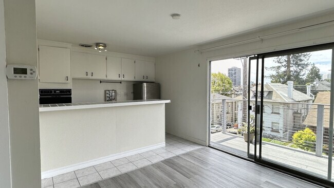 Foto del interior - Euclid Apartments LLC.
