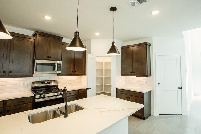 Foto del edificio - 21134 Garden Palm Dr