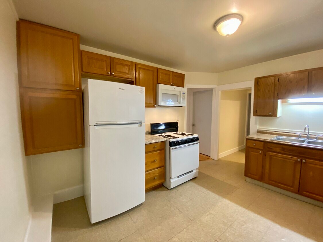 Kitchen - 39 Green St
