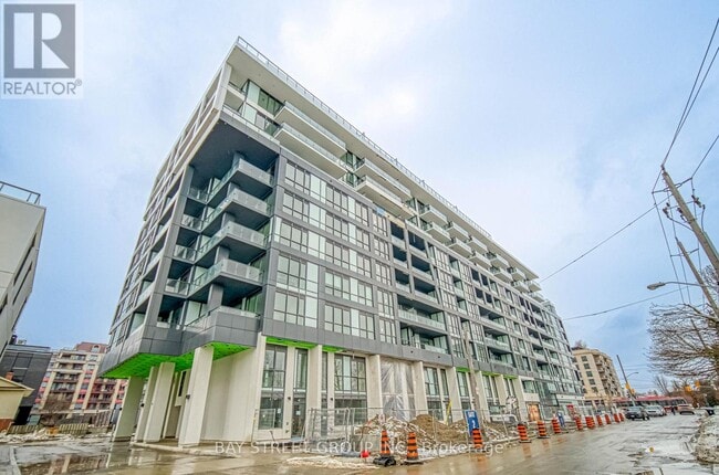 Building Photo - 6 Greenbriar Rd