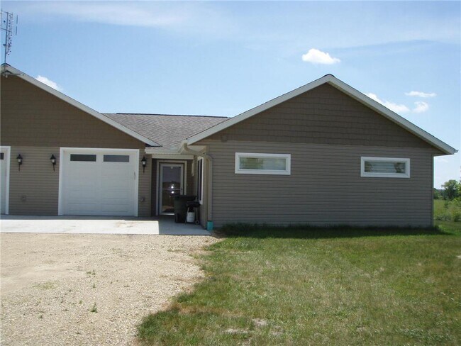 Building Photo - 2533 WI-64