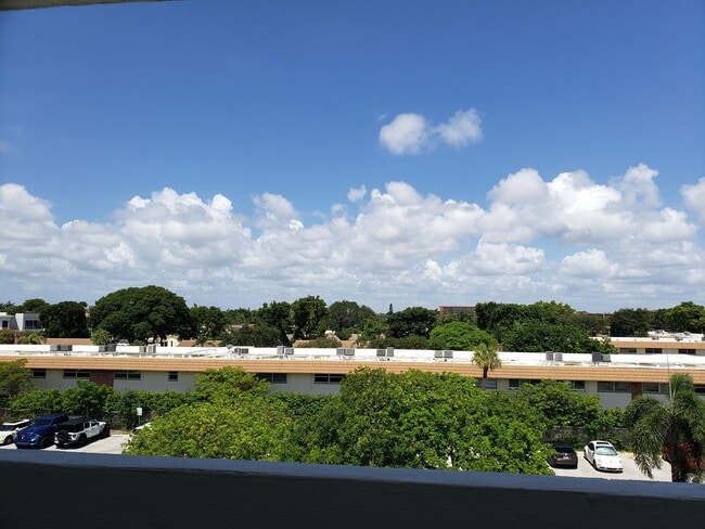 Foto del edificio - 2850 NE 14th Street Causeway
