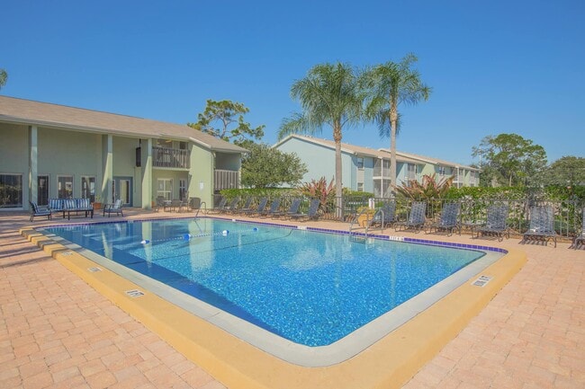 CATCH SOME DAYTIME RAYS - Sienna Bay Apartments