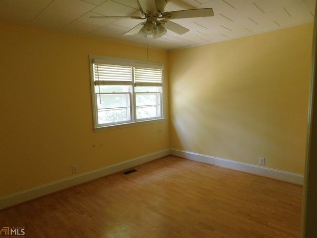 Building Photo - 107 Cassville Rd