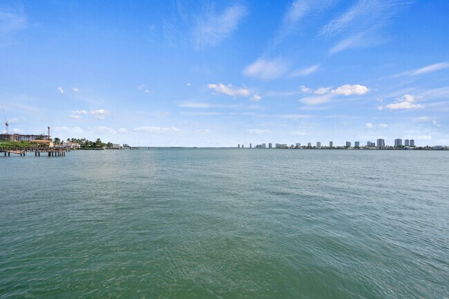 Foto del edificio - 400 Wilma Cir