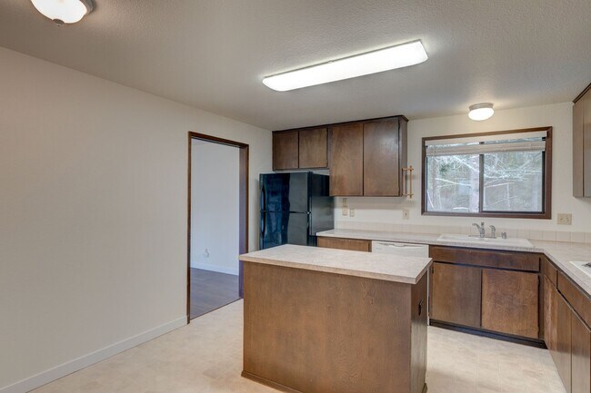 Foto del edificio - Large Private Rural Home Just West of Downtown Oak Harbor on 5 acres