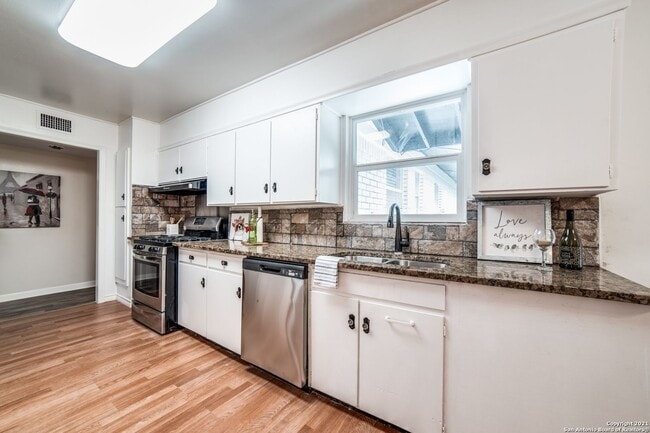 Building Photo - 326 E Rampart Dr