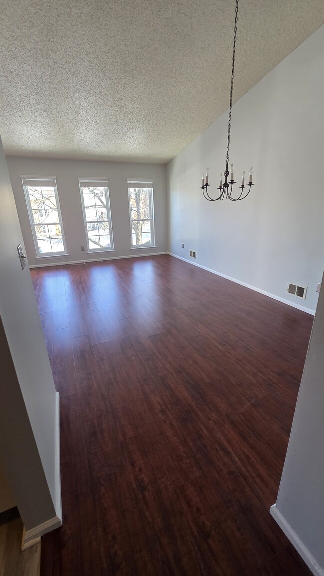 Building Photo - 1982 Willings Ln