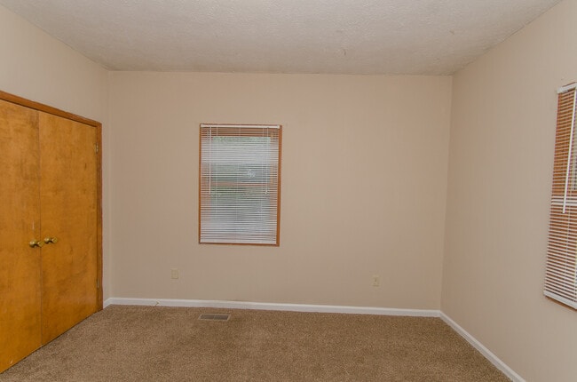 Foto del edificio - 4 bedroom, 1 bath home: Available July 2026!