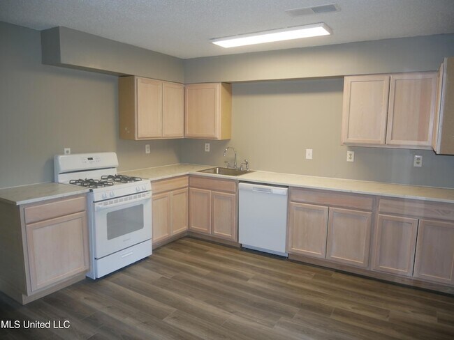 Foto del edificio - 5149 Gray Dr