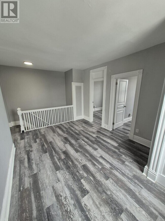 Building Photo - 259 Clarence St