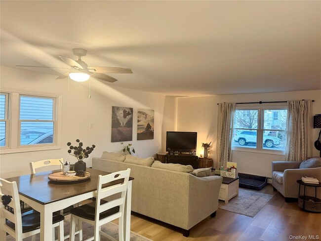 Building Photo - 542 E Pine St