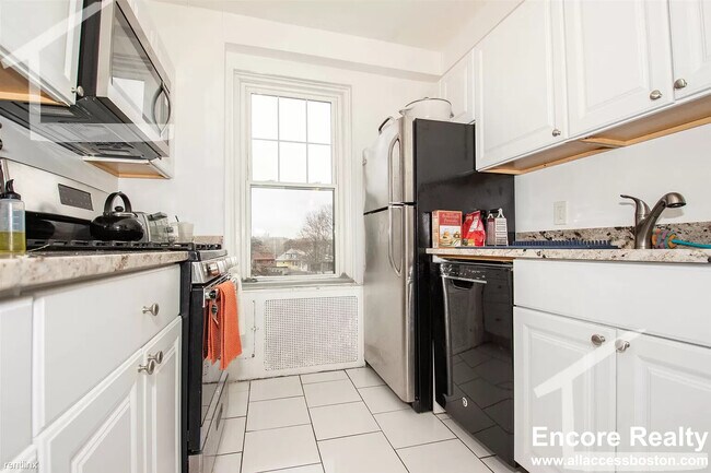 Building Photo - 2003 Commonwealth Ave