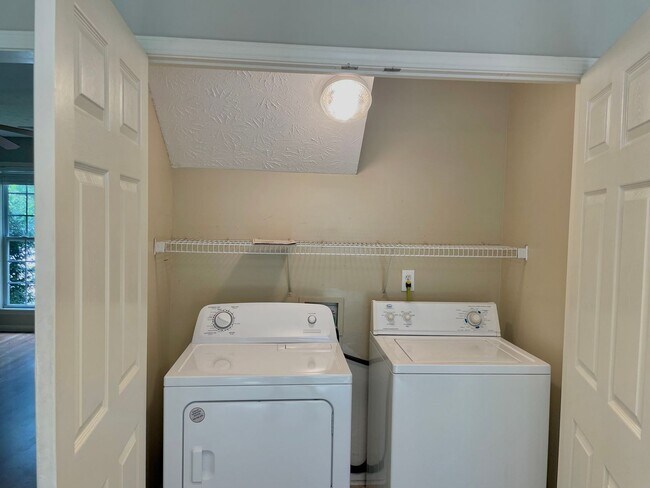 Foto del edificio - 810 Lakeview Drive