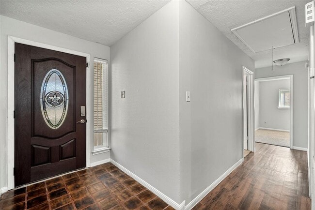 Building Photo - 1226 Park Knoll Ln