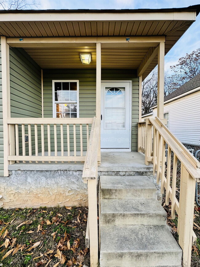 Building Photo - 4619 Kirkland Ave