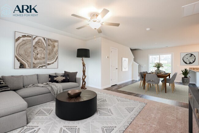 Building Photo - 2094 Southlea Dr