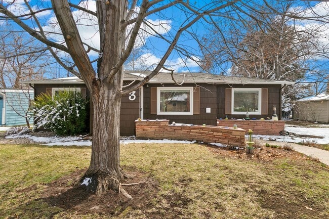 Building Photo - Charming Lake Loveland Ranch - Cozy Comfort & Unbeatable Location!