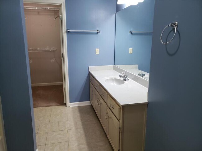 Foto del edificio - 6878 Lagrange Cir N