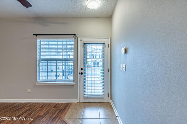 Foto del edificio - 2200 Marsh Hawk Ln