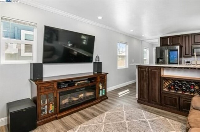 Building Photo - Stunning remodeled 1 Bedroom Livermore dol...
