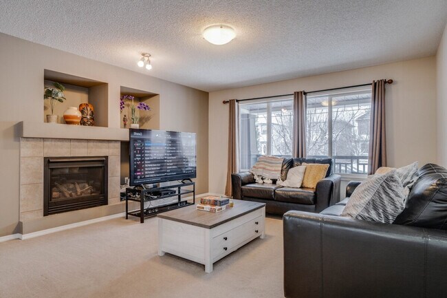 Photo du bâtiment - 12068-12019 19 Ave SW