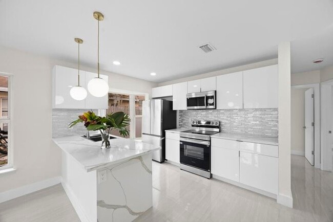 Building Photo - 5664 Boynton Crescent