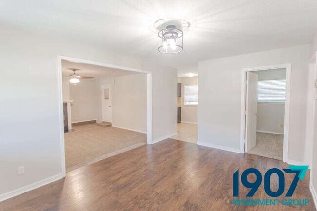 Foto del edificio - Charming 3-Bedroom Home in Moore with Spac...
