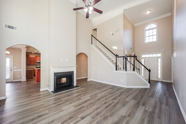 Foto del edificio - 501 Summer Brooke Ln