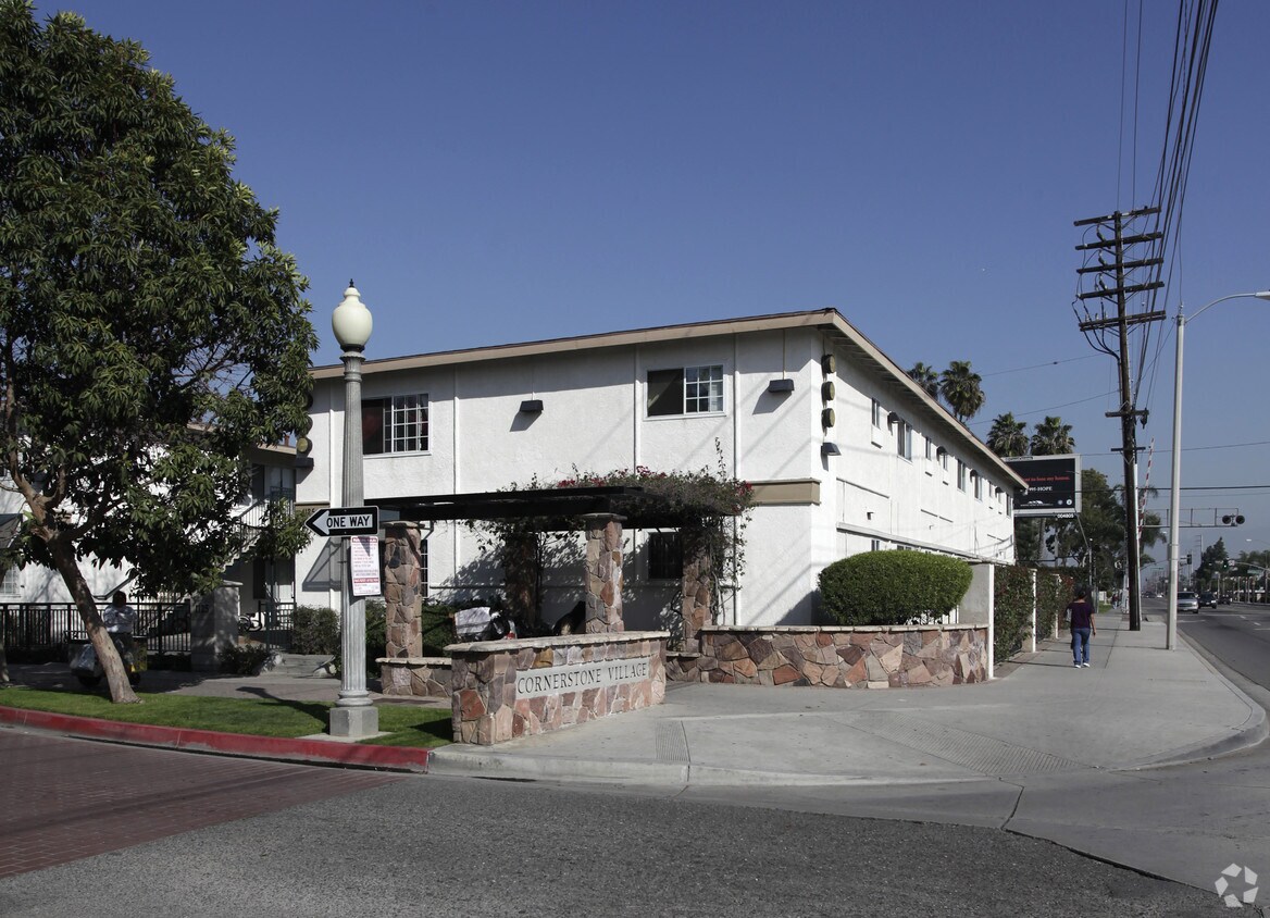 Primary Photo - 1125 S Minnie St