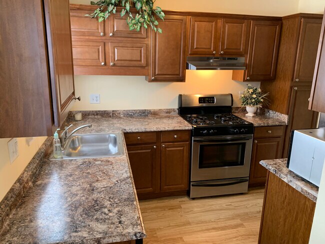 Kitchen - 2823 W 13 Mile Rd