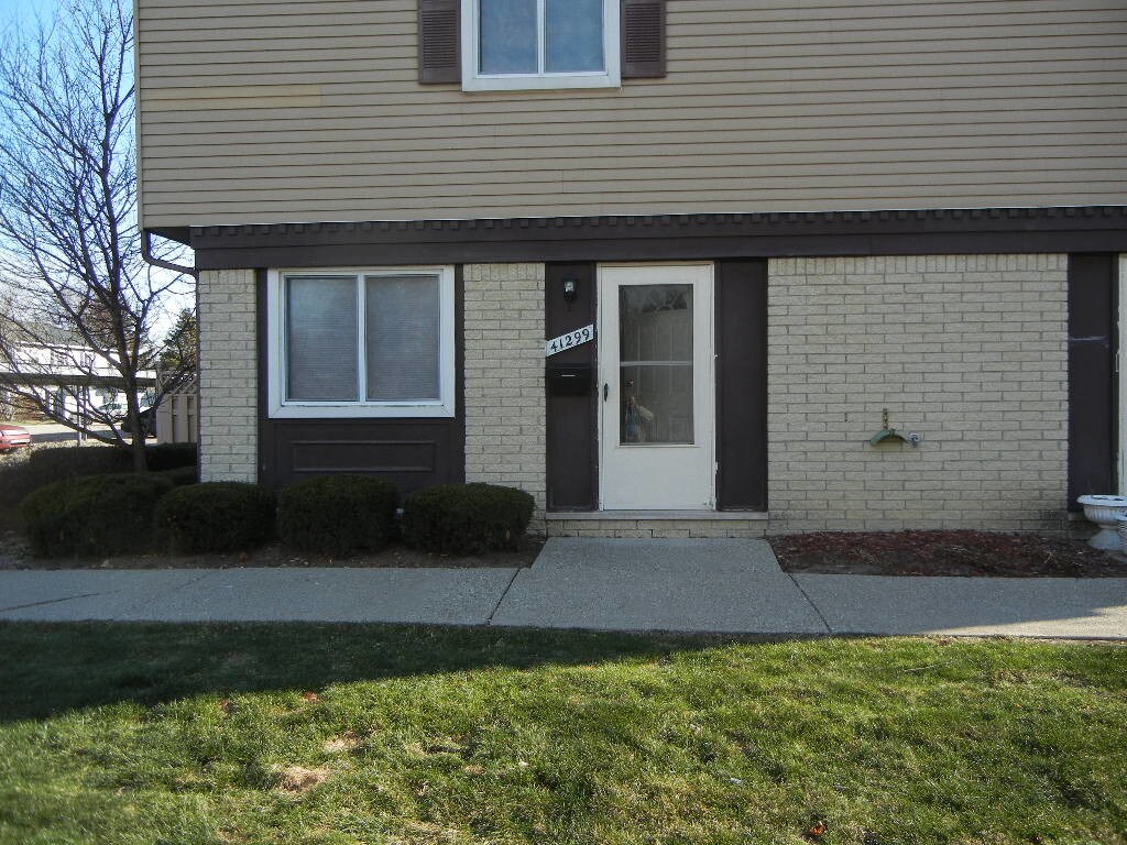 41299 S Woodbury Green Dr, Belleville, MI 48111 Condo for Rent in Belleville, MI