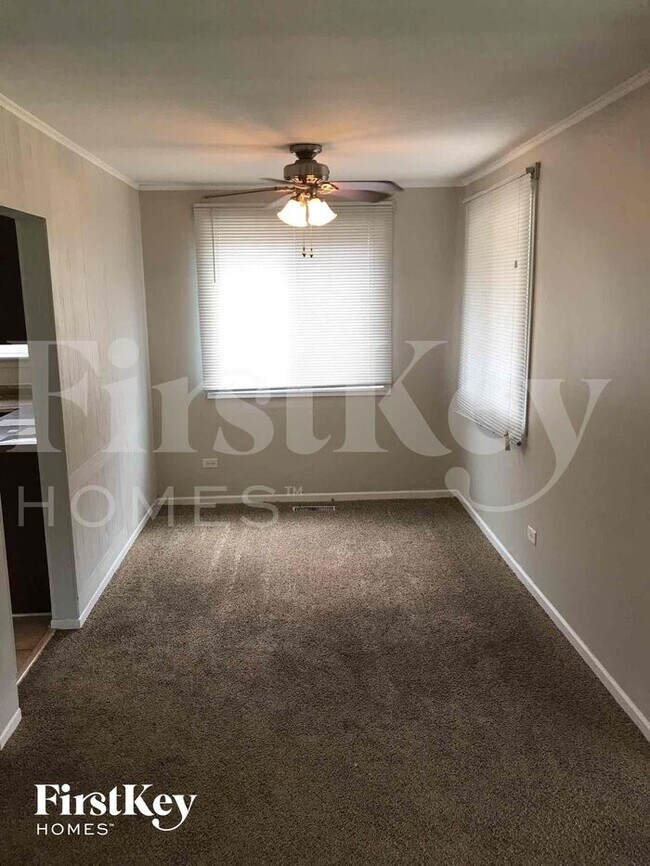 Foto del edificio - 14525 Dobson Ave