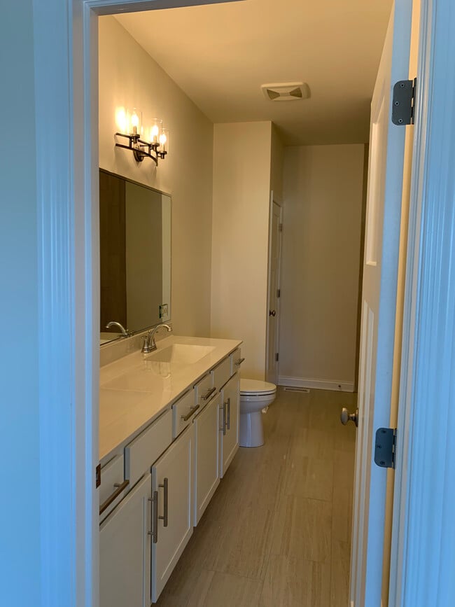 Master Bath - 614 Goldeneye Cir