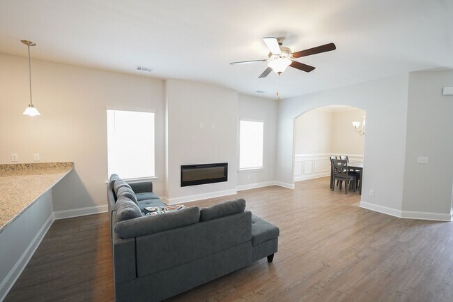 Building Photo - Coming Available!